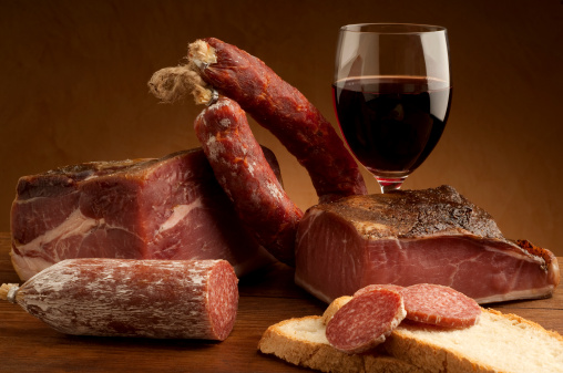 Come-abbinare-i-salumi-al-vino