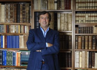 Medaglia di bronzo al merito della sanità pubblica per il fermignanese Roberto Burioni
