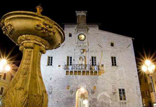 Cagli, i positivi salgono a tre (forse quattro). Il Comune sanifica le strade