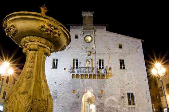 cagli di notte