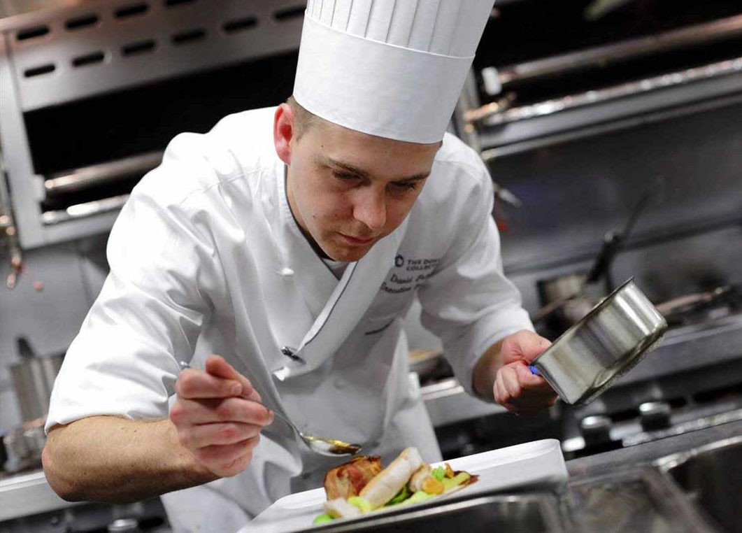 Offerte di lavoro dal Centro per l’impiego di Pesaro cercasi cuochi e camerieri Non solo Flaminia