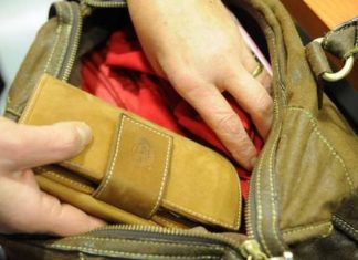 Signora di Urbania perde borsa e soldi in un centro commerciale. Ma una giovane compie un bel gesto!