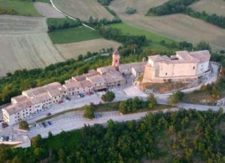 “C’è dell’altro”, sabato 19 opera teatrale al Castello di Frontone: “Felici di ripartire”