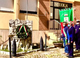 Liberazione, il presidente della Provincia Paolini depone una corona d’alloro al Monumento ai Caduti di Isola del Piano