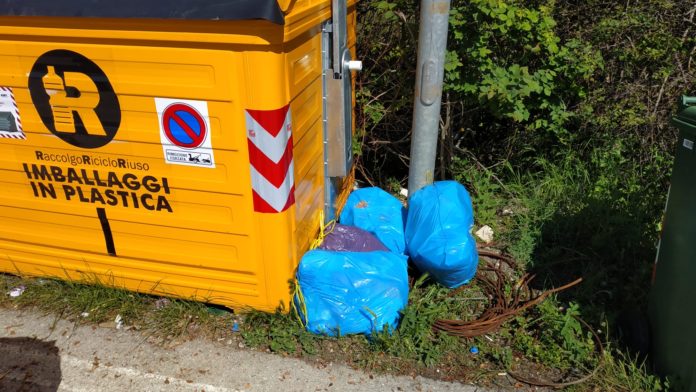 foto cassonetti Fano