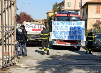 Fano, omaggio pubblico delle forze dell’ordine al personale ospedaliero