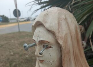 Profanata statuetta della Madonna a Torrette di Fano