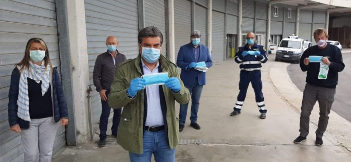 foto sindaco mascherine