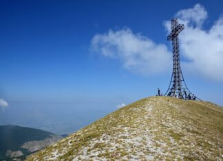 Catria e altre cime invase da turisti, l’appello al buon senso dei sindaci di Cagli e Cantiano