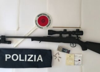 Sparava di notte agli animali con la carabina. A Urbino denunciato 44enne