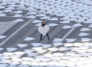 L’installazione di Angelo Cruciani a Piazza Duomo