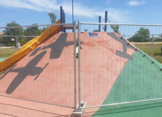Area giochi nel parco di Fano, riparazione iniziata