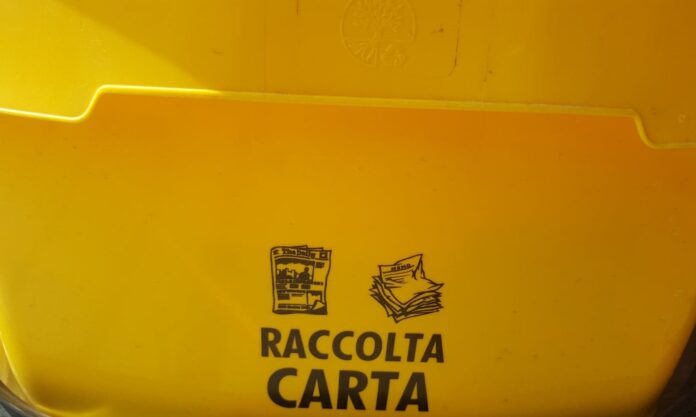 raccolta-rifiuti-carta-bidone