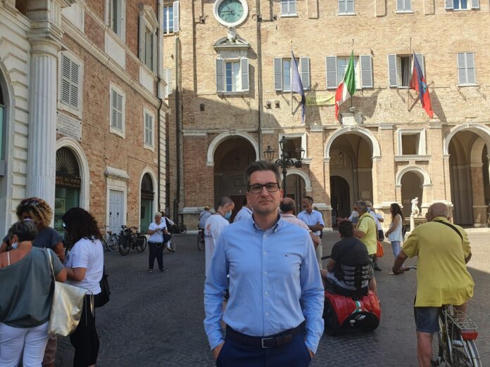 BALDELLI (ANCI) DAVANTI AL MUNICIPIO DI SENIGALLIA
