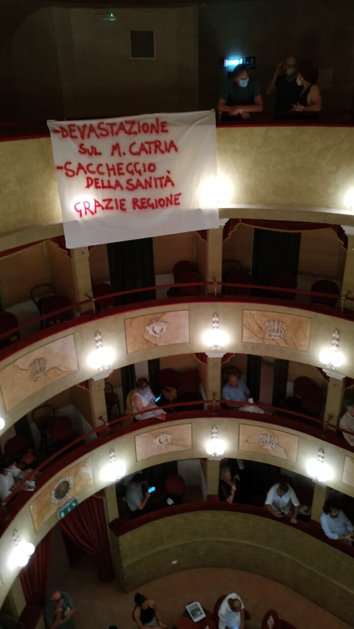 Protesta al teatro a Pergola 11_07_20