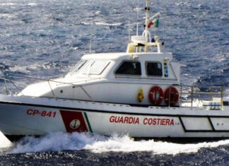 Barca in avaria al largo di Fano, esce motovedetta