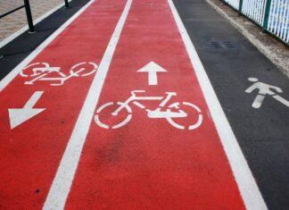 Mobilità sostenibile, Biancani: «Stanziati 1,6 milioni di euro per le ciclabili nei piccoli Comuni e per le colonnine elettriche in spazi privati aperti al pubblico»