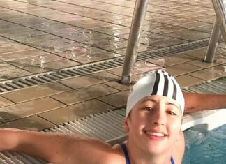 Dopo giudice di gara, l’attestato di istruttrice di nuoto. Giorgia Righi: “La malattia non mi fermerà”