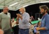 Trinità arriva all’Arena Bcc di Fano e c’è chi si presenta in sella al suo cavallo