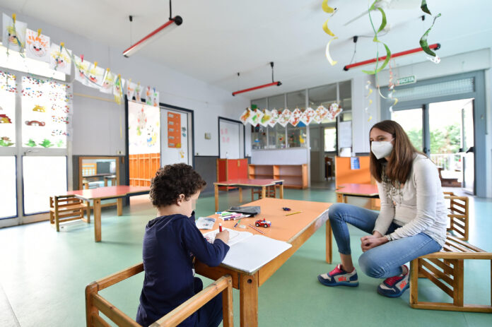Per i più piccoli niente mascherina a scuola