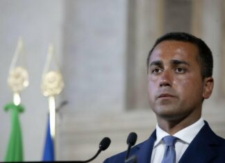 Il ministro Di Maio nelle Marche: “Occhio a chi mettiamo in mano le chiavi della sanità e dei servizi pubblici