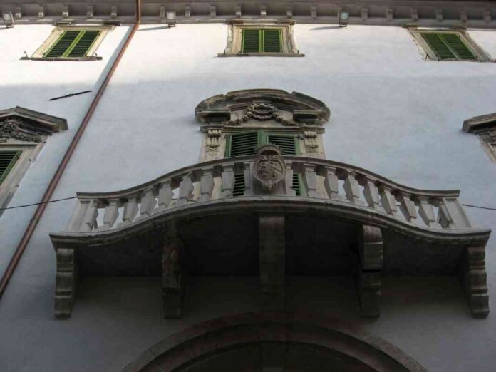 Palazzo_Berardi_Mochi_Zamperoli_-Part_della_facciata_principale_-_2007