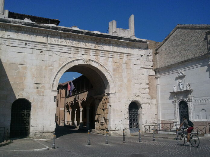 1280px-Fano,_Arco_di_Augusto