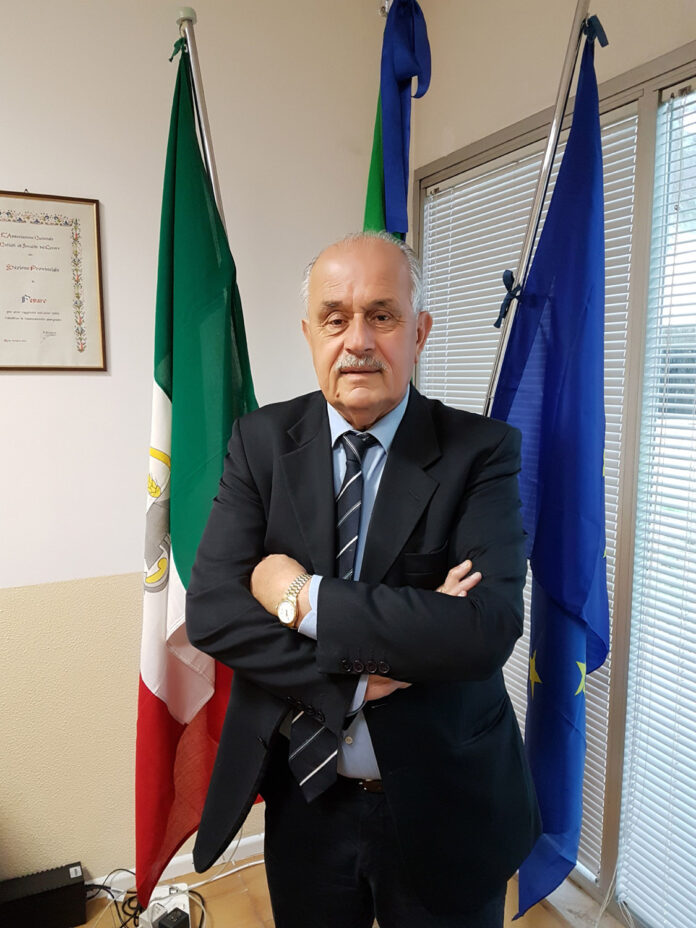 Fausto Luzi_Anmil_vert_bandiere_bassa