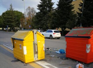 Follia a Sant’Orso (Fano): lampioni rotti e cassonetti rovinati. Aset denuncia i danni subiti ad Halloween