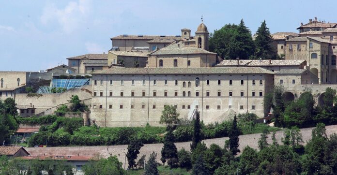 1920px-Urbino_-_ex_convento_di_san_Girolamo