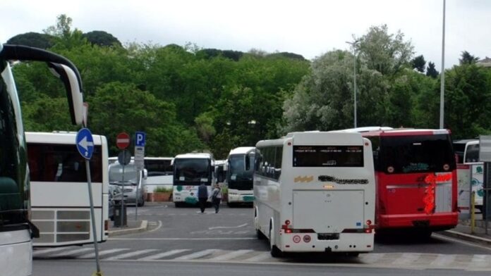 BUS TURISTICI-2-3-2-2
