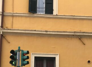 Una panchina rossa contro la violenza sulle donne
