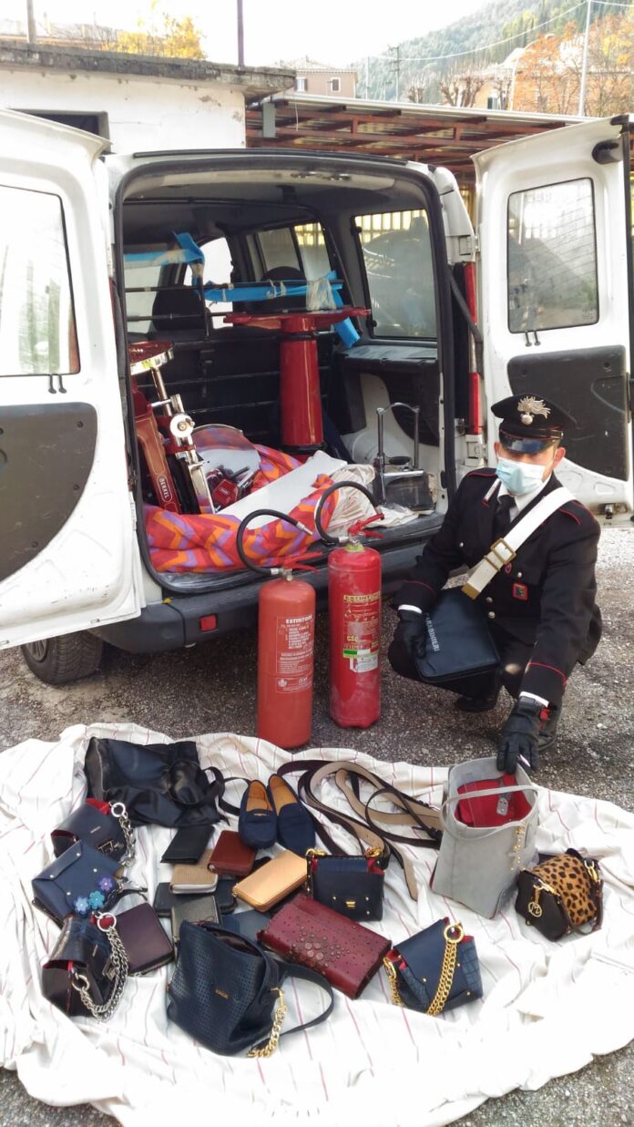 foto carabinieri furtooo