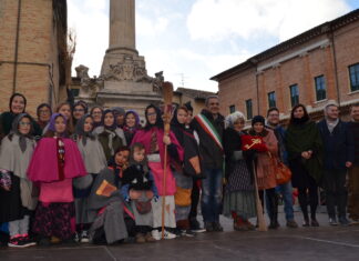 Da Urbania la Befana più famosa d’Italia vola su Facebook per la felicità di tutti i bambini