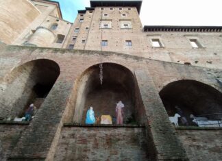Le splendide Vie dei Presepi di Urbino: 100 opere in 94 punti espositivi lungo un itinerario tra arte, storia e bellezza