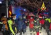 Escono dal sentiero per evitare il buio ed arrivare prima all’ auto, ma rimangono bloccati. Salvati da Soccorso Alpino e Speleologico e VVF