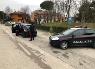 Le rubano la macchina mentre fa la spesa. Ladro arrestato dai carabinieri a Lucrezia