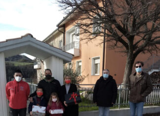 La famiglia Scardacchi di Piobbico vince il contest online “Best Tree 2020” per l’albero di Natale più bello e originale