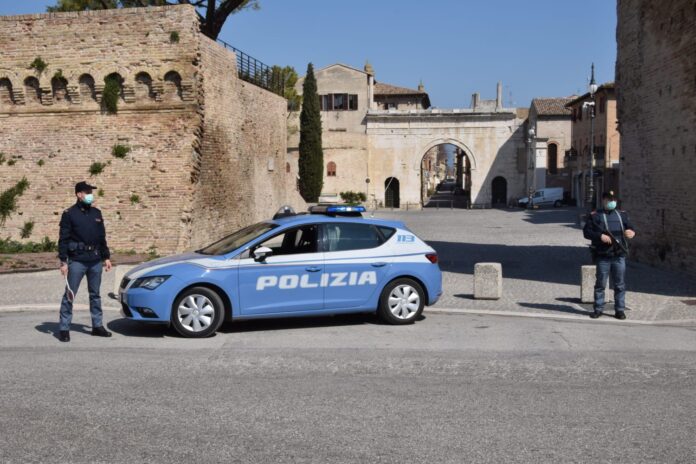 foto poliziaaa
