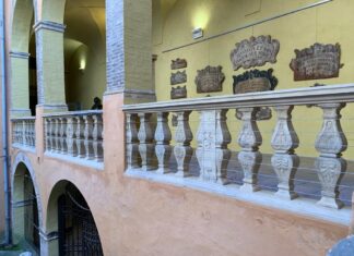 Balaustra in pietra arenaria restaurata nella Quadreria Cesarini