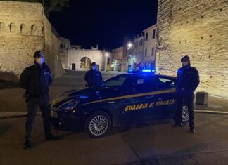 La Finanza di Fano sequestra beni per 500mila euro. Nei guai titolare di una ditta per omessa e infedele dichiarazione dei redditi