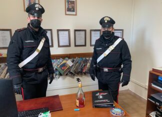 Molotov con “Stravecchio” e alcol etilico sotto l’auto della sorella. Arrestato dai carabinieri a Calcinelli