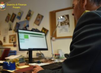 Pubblico dipendente nel Montefeltro tenta di ottenere indebitamente un pc. Scoperto e denunciato