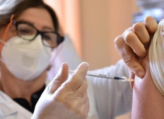 Nuovo record di vaccini nelle Marche, assessore Saltamartini: “Ieri 19.618 dosi”