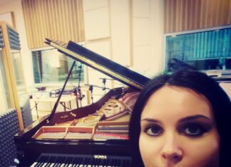 Elena Lodovici, la versatile pianista fanese si racconta: “Amo insegnare musica ed esprimere ciò che ho dentro”