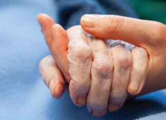 Vaccini: da oggi si aprono le iscrizioni per familiari e caregivers di persone estremamente vulnerabili e disabili gravi