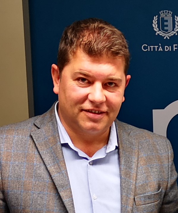 foto etienn lucarelliii