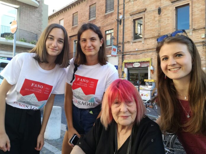 PF2018_06_27_Letizia Battaglia con volontarie del Festival