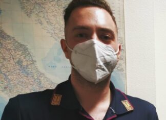 Dieci cuccioli dentro un camion, conducente deferito