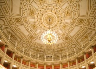 Apertura Teatro della Fortuna di Fano con Sipario Storico e Mosaici Romani